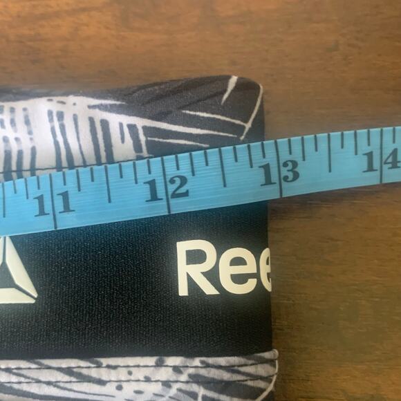 Reebok Black and White Print Capri Leggings Size Small - Picture 10 of 10